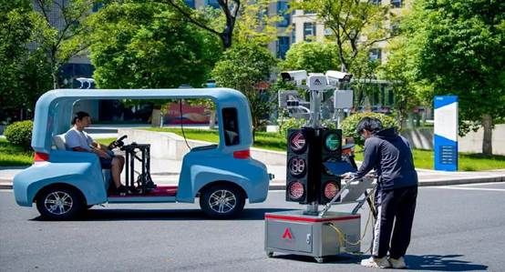 智能網(wǎng)聯(lián)汽車(chē)技術(shù)專業(yè)中的計(jì)算機(jī)輔助設(shè)備修理理論與實(shí)踐
